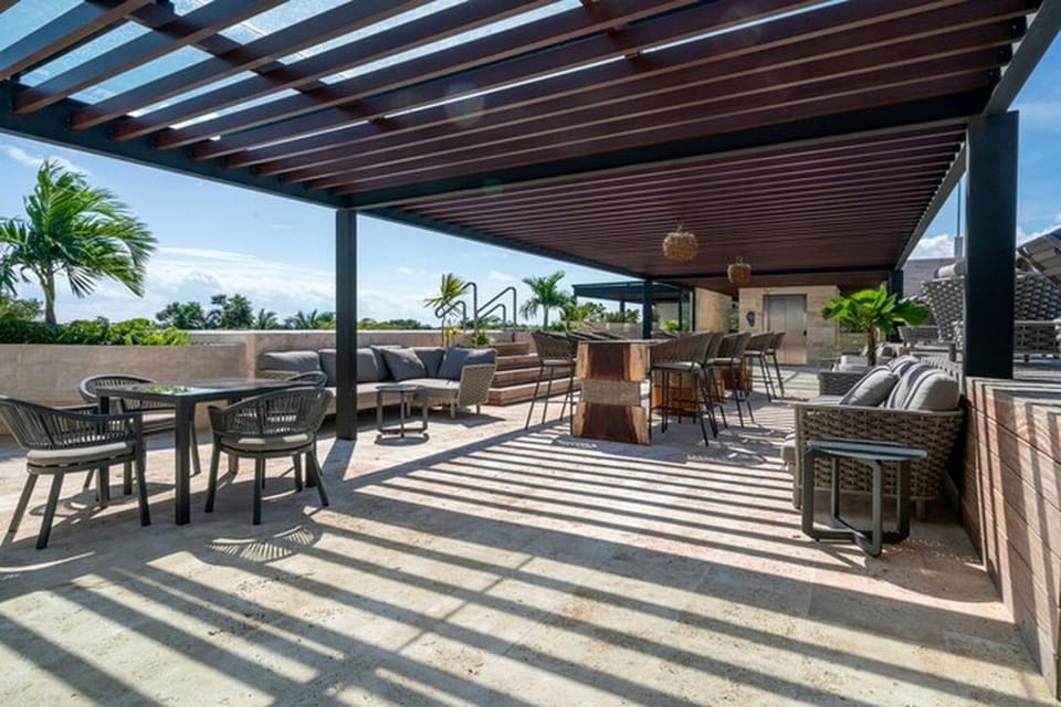 Property building, Balcony/Terrace, VIP