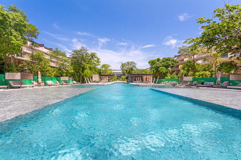 Pool view, Swimming pool, sunbed
