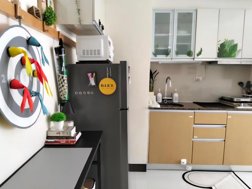 xxxCozy Family Retreat 8 mins walk from Venice Grand Canal Mall BGC fits 5 pax Apartment hotel in Makati