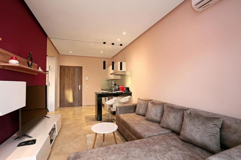 TV and multimedia, Kitchen or kitchenette, Living room, Seating area, Dining area, minibar, oven, pet friendly, stove, air conditioner