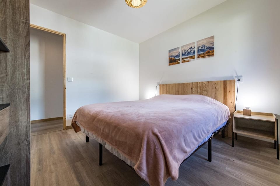 Grand Horizon Large Terrace & Mountain View Apartment in Auvergne-Rhône-Alpes