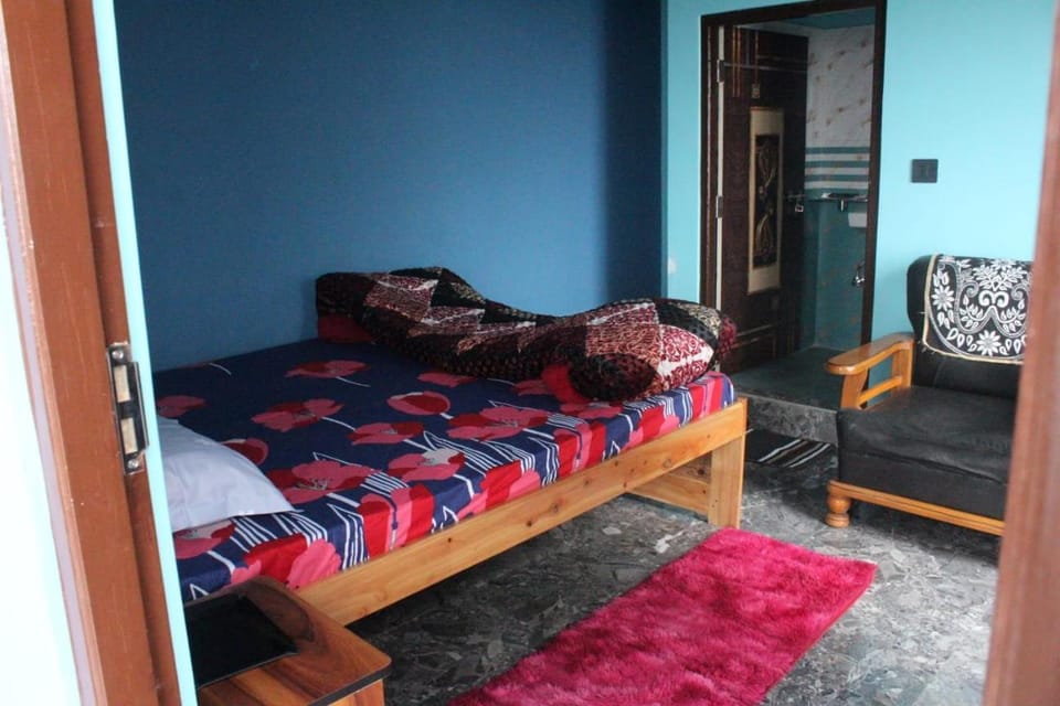 Bedroom, Breakfast
