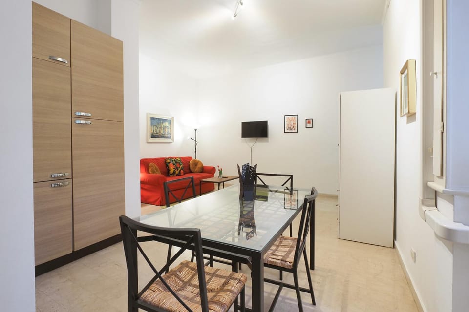 TV and multimedia, Kitchen or kitchenette, Living room