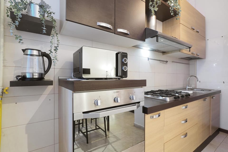 Coffee/tea facilities, Kitchen or kitchenette, dishwasher, oven, stove