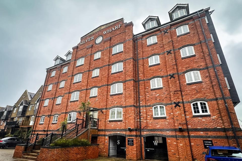 The Wharf - Marina Retreat Apartment in Eastbourne