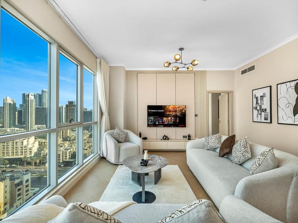 TV and multimedia, Living room, Seating area, Evening entertainment