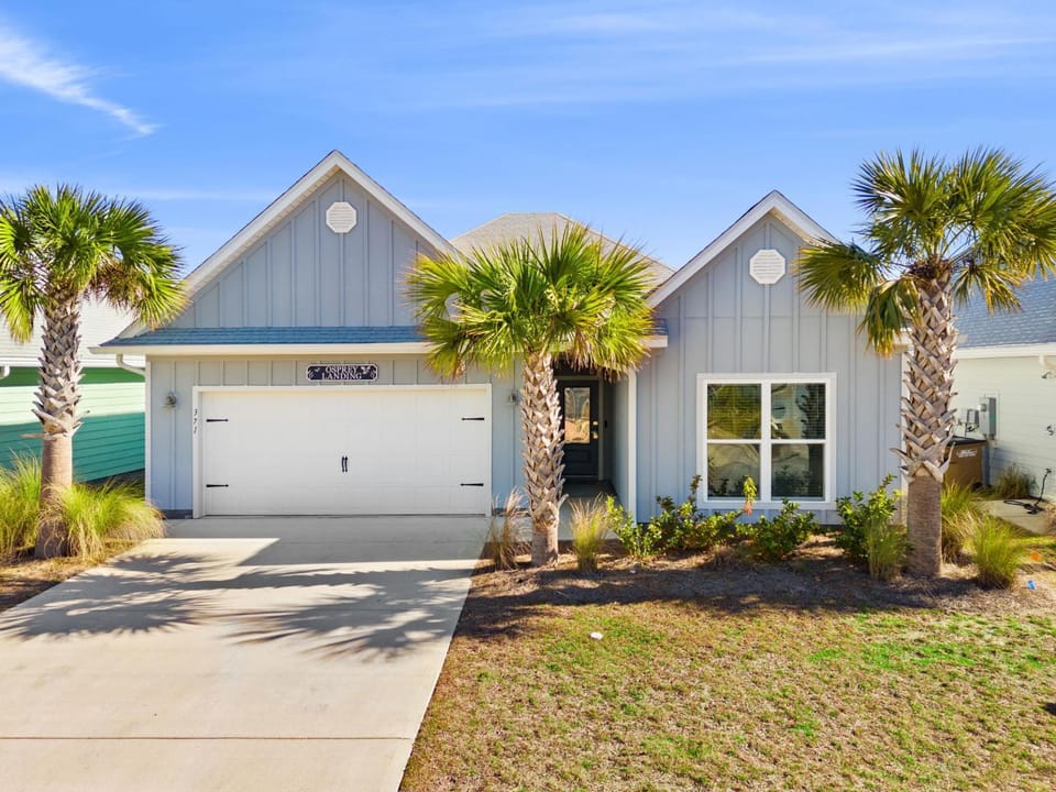 Property building, Facade/entrance, Day, Natural landscape, Parking