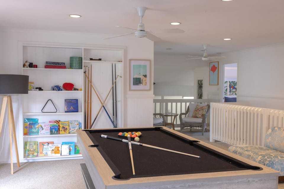 Billiard, Game Room