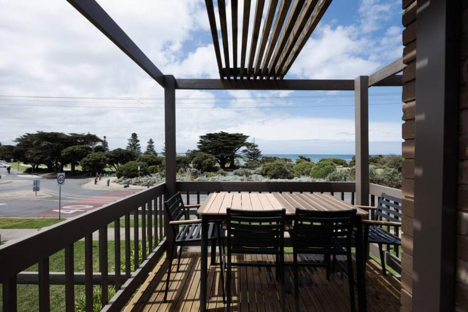Beach Flat - across the road from the beach Apartment in Torquay