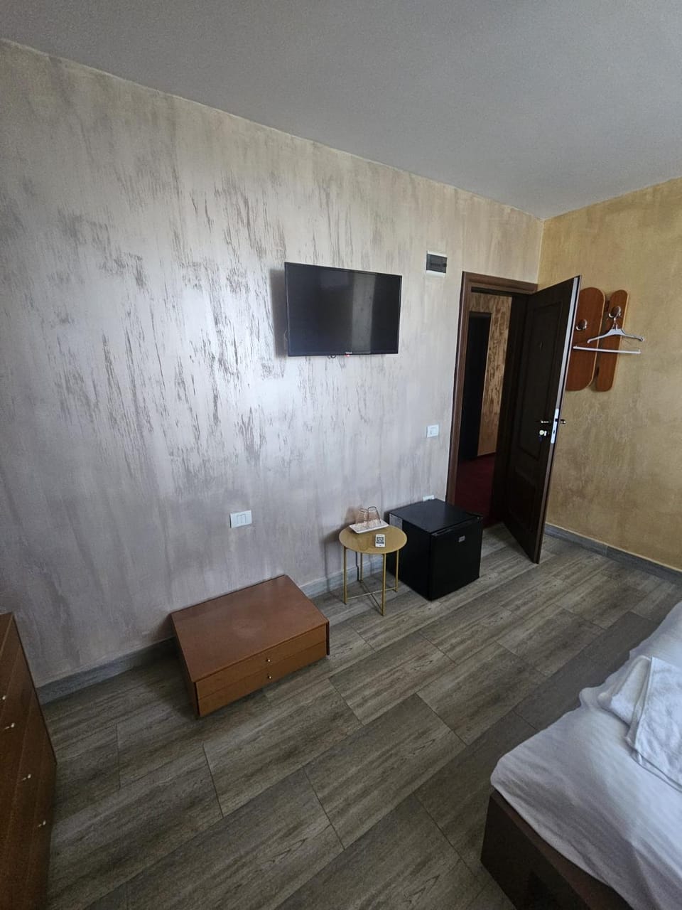 Communal lounge/ TV room, TV and multimedia, Living room, Photo of the whole room, Bedroom