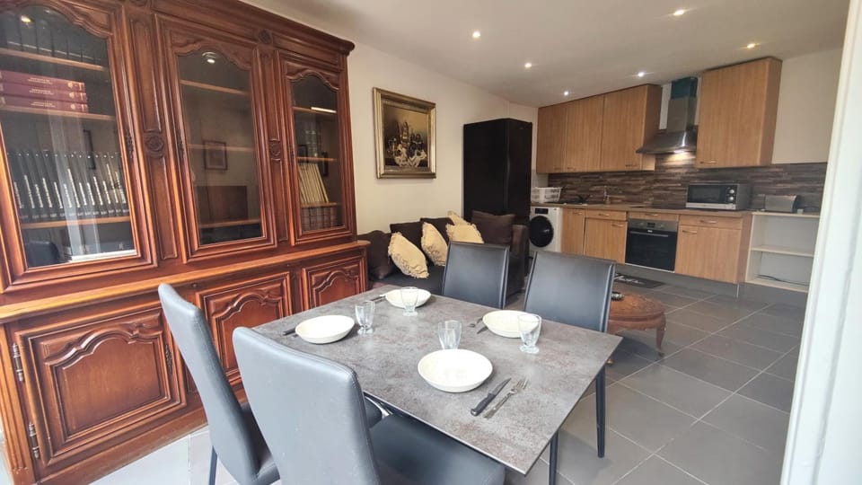 Communal lounge/ TV room, Living room, Seating area