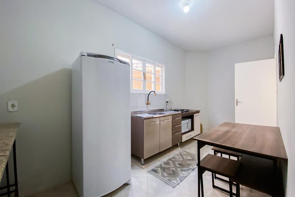 Kitchen or kitchenette, Dining area, Communal kitchen, microwave, stove