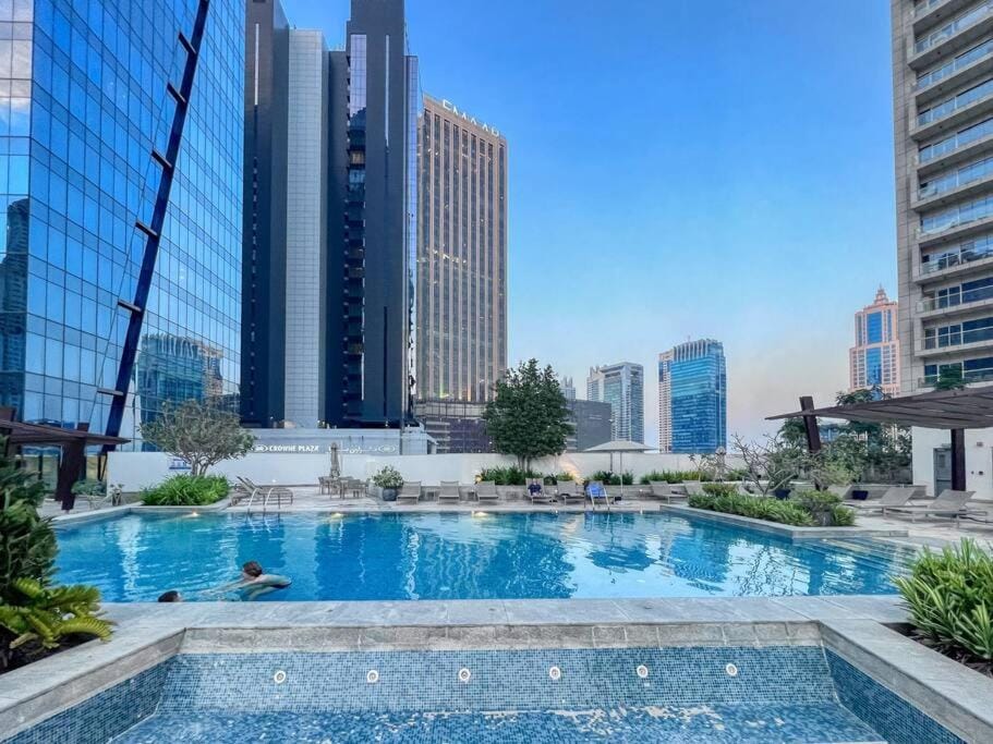 The Smart Concierge - Silverene Apartment in Dubai