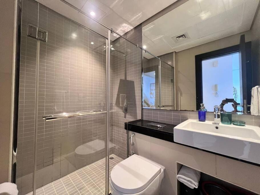 The Smart Concierge - Silverene Apartment in Dubai