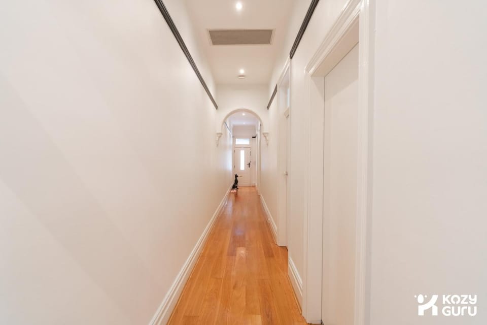 KozyGuru | Rose Bay | 3BR Steps to Beach + Parking House in Sydney
