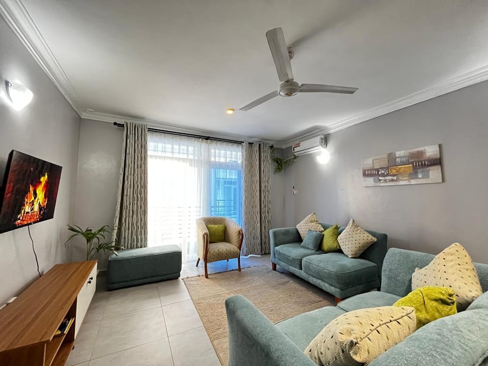 Communal lounge/ TV room, TV and multimedia, Living room, Seating area, Evening entertainment