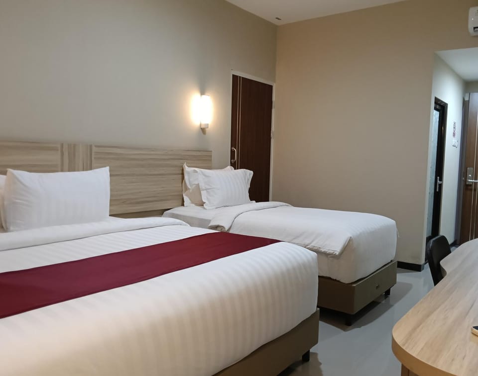 Sunflower Hotel Syariah near Juanda Airport Hotel in East Java