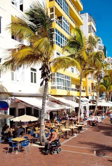 Restaurant/places to eat, Beach