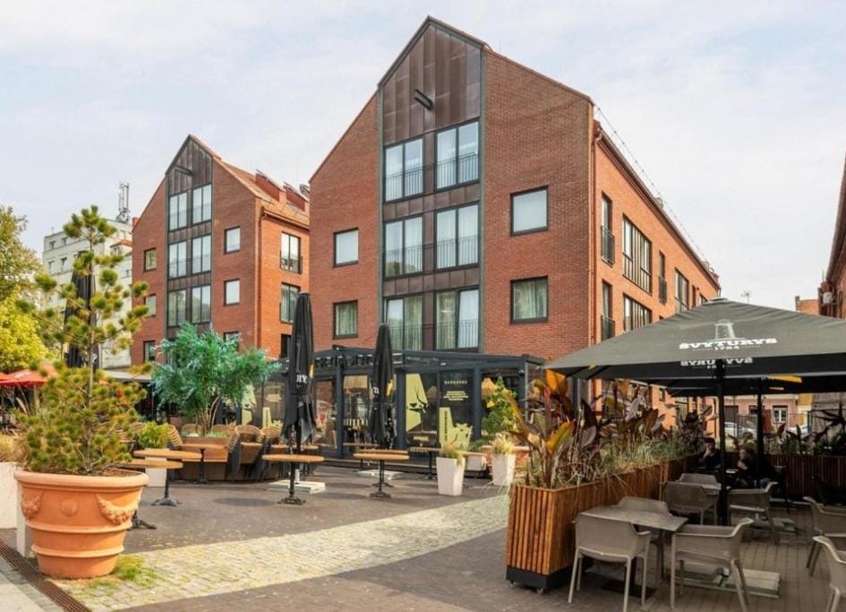 Property building, Restaurant/places to eat, Location