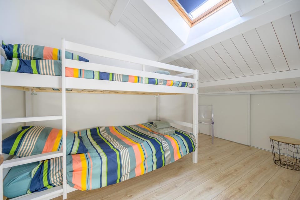 Photo of the whole room, Bedroom, bunk bed