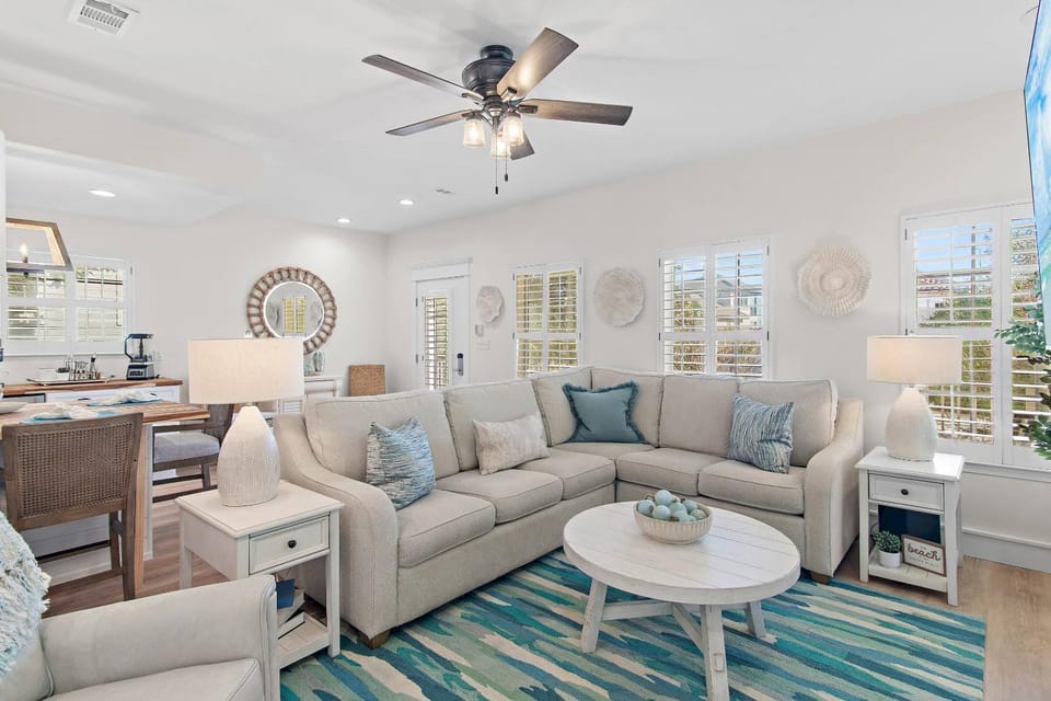 Vista Bluffs 90 ~ Casa Beachy Blanca House in Destin