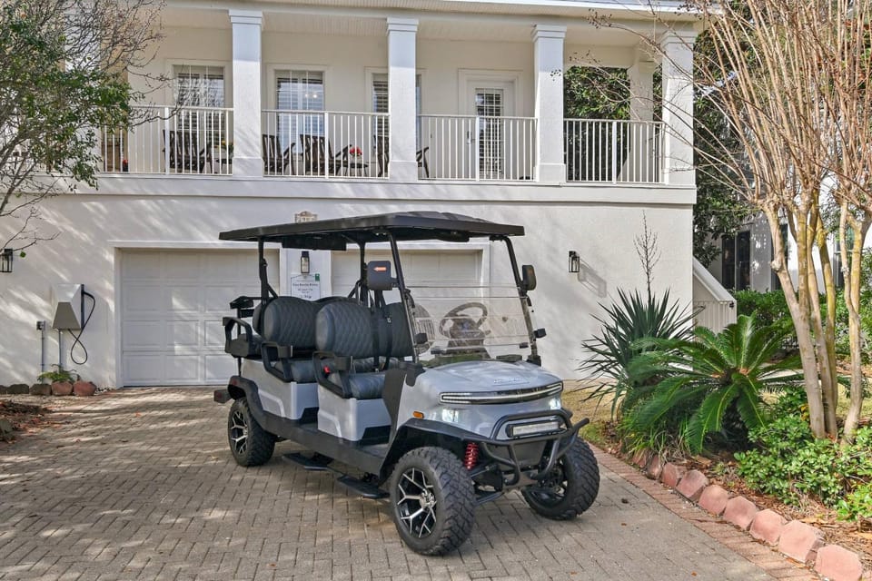 Vista Bluffs 90 ~ Casa Beachy Blanca House in Destin