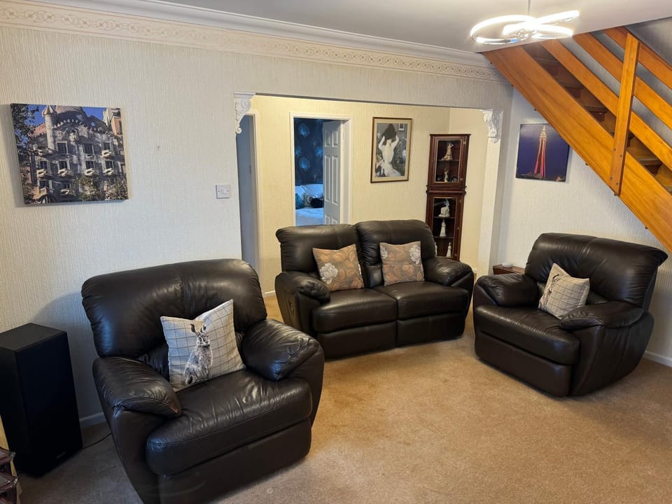 Communal lounge/ TV room