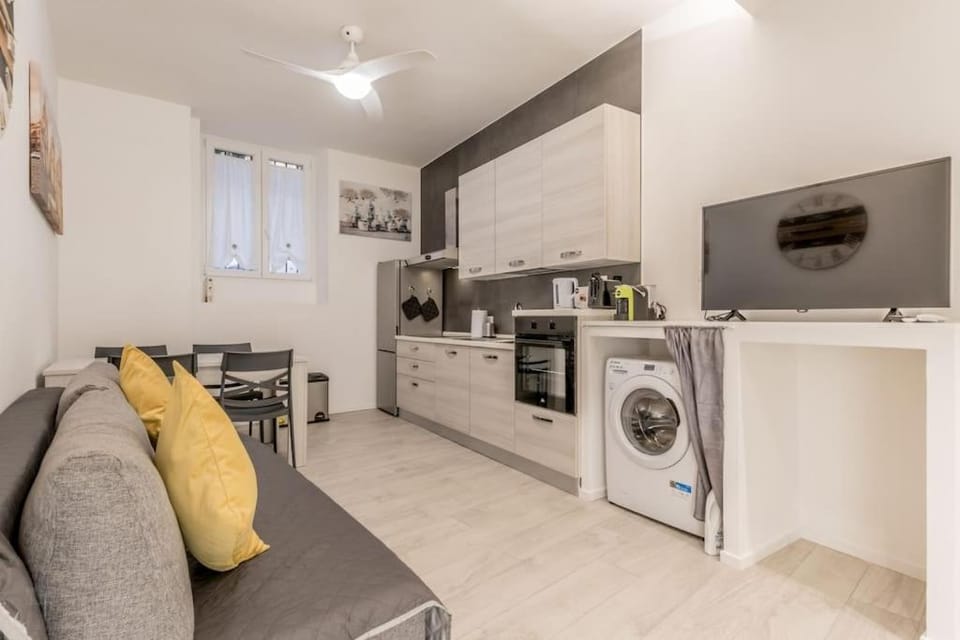 Kitchen or kitchenette, Living room, Seating area, Dining area, oven, stove, toaster