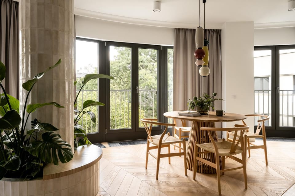 View (from property/room), Living room, Seating area, Dining area