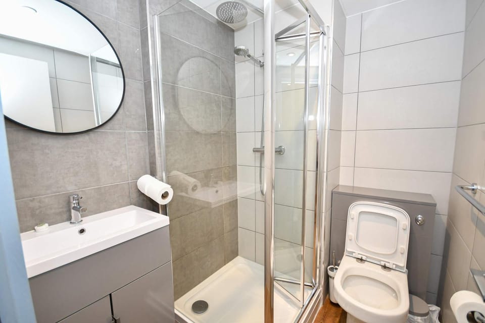 Lovely 3BED Flat in Central Manchester w Security Apartment in Salford