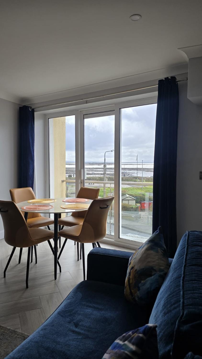 View (from property/room), Balcony/Terrace, Living room, Seating area, Dining area