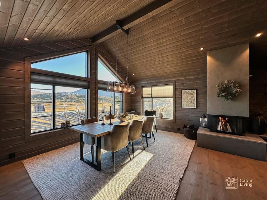 Modern cabin at Høgevarde panoramic view, fireplace and EV station Cabin in Viken, Norway