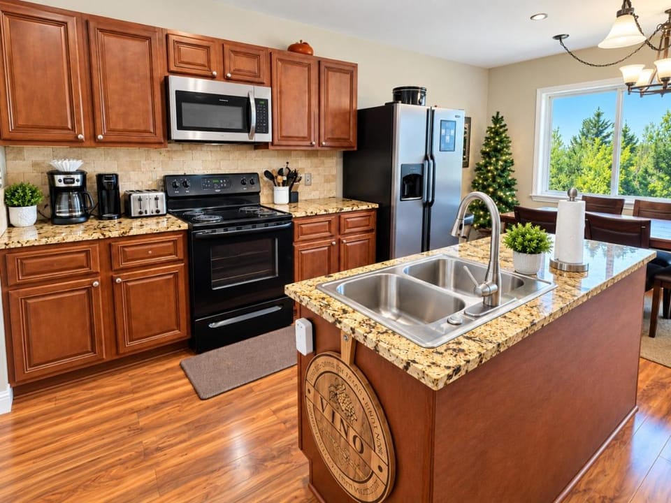 Summit205C Across from Village Sleep 10 VIEWS WiFi Apartment in Snowshoe