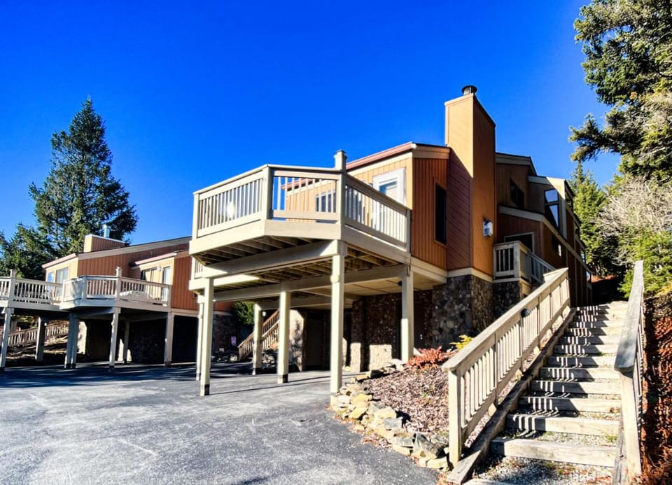 Wabasso 1 Covered Parking Convenient Location WiFi Deck House in Snowshoe