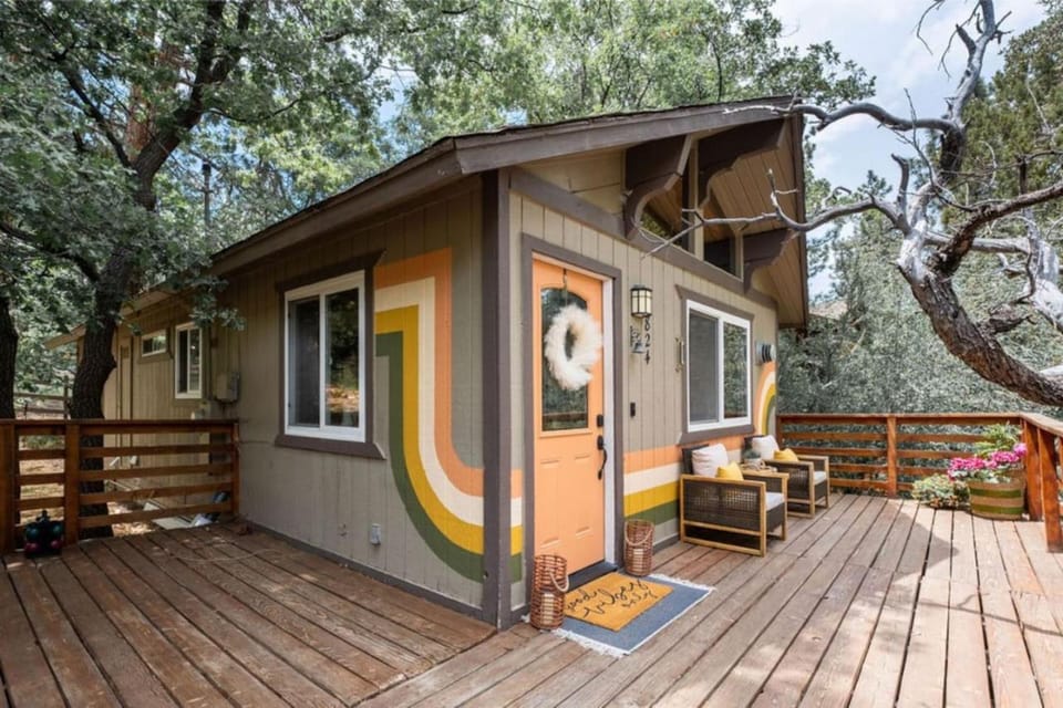 Vintage Mountain Retreat House in Southern California
