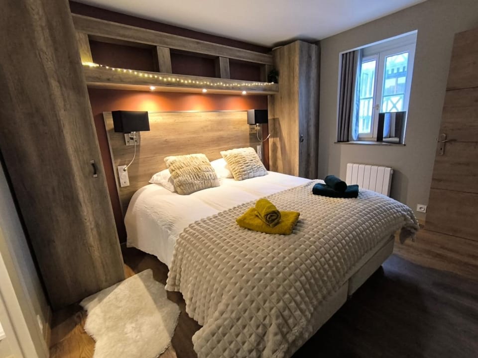 Bed, Photo of the whole room, Bedroom, towels, wardrobe