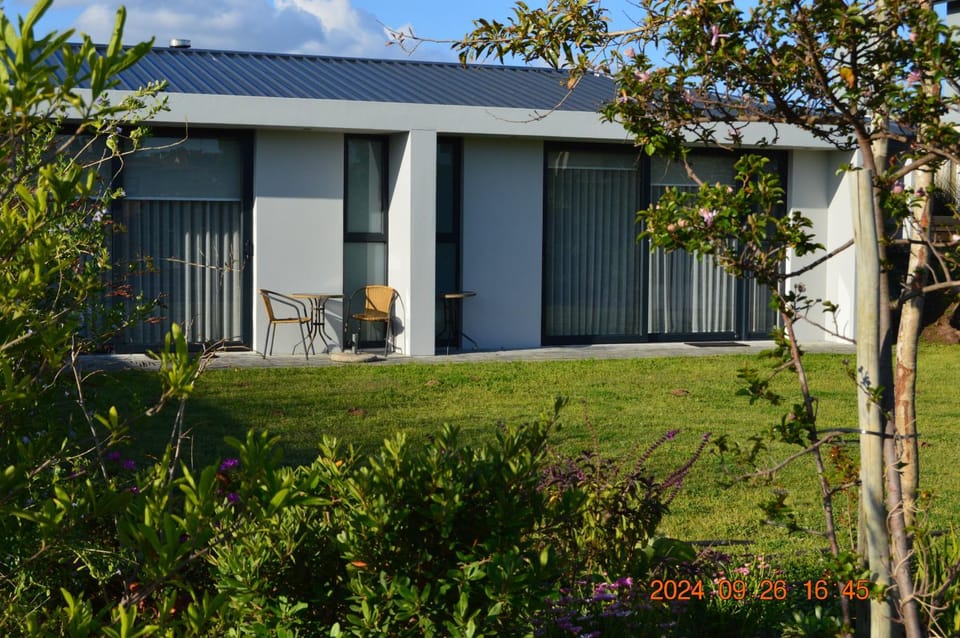 Property building, Garden, View (from property/room), Garden view
