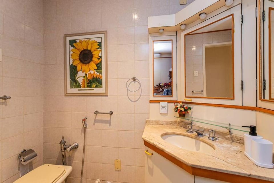 Copacabana com varanda - 3 minutos da praia! Apartment in Rio de Janeiro