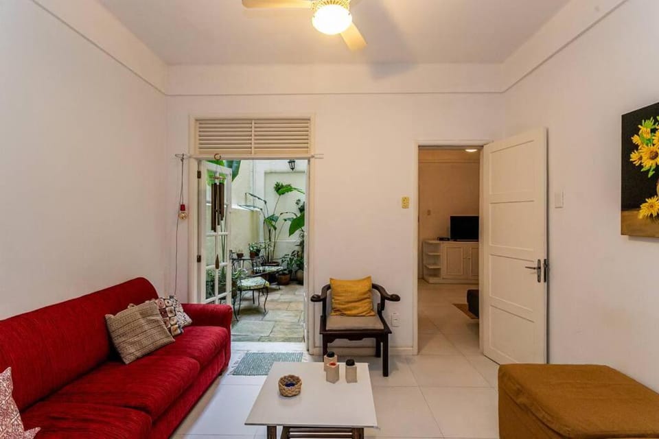 Copacabana com varanda - 3 minutos da praia! Apartment in Rio de Janeiro