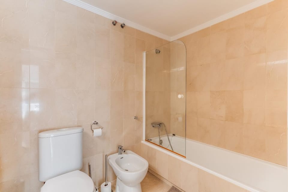 Shower, Toilet, Bathroom, Bath, towels