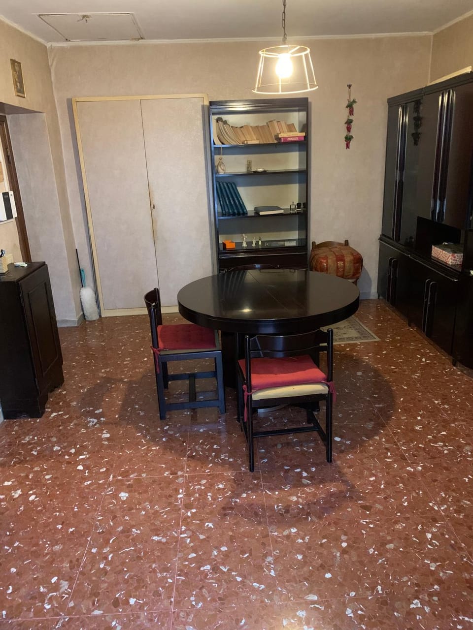 Seating area, Dining area, wardrobe