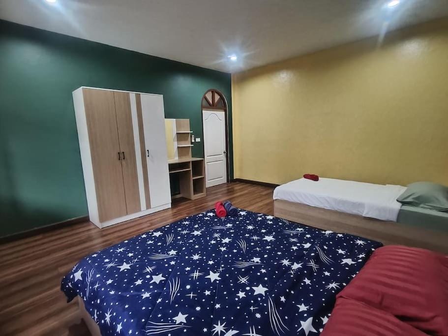 Bedroom, wardrobe