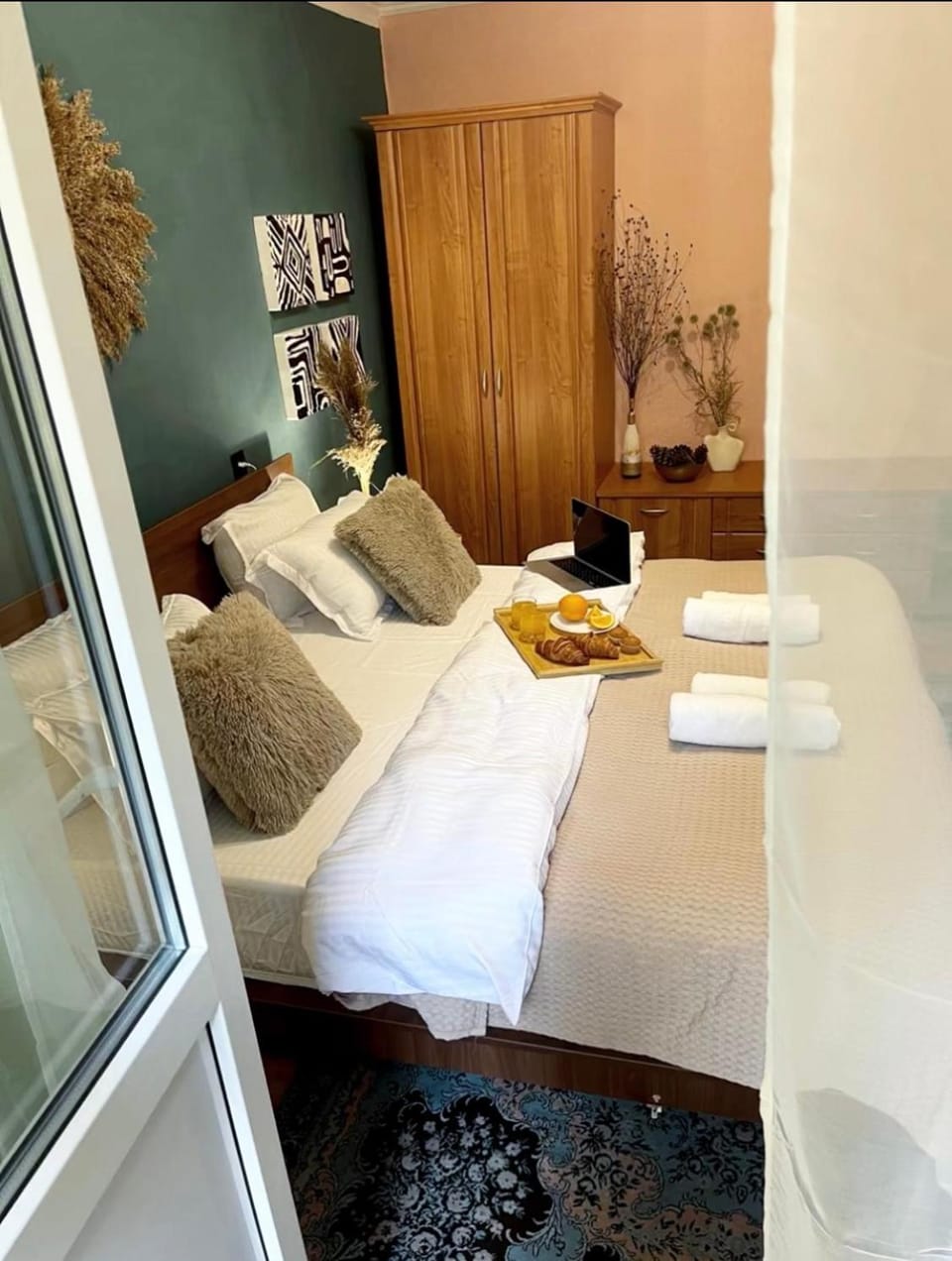 Bed, Living room, Seating area, Bedroom, towels