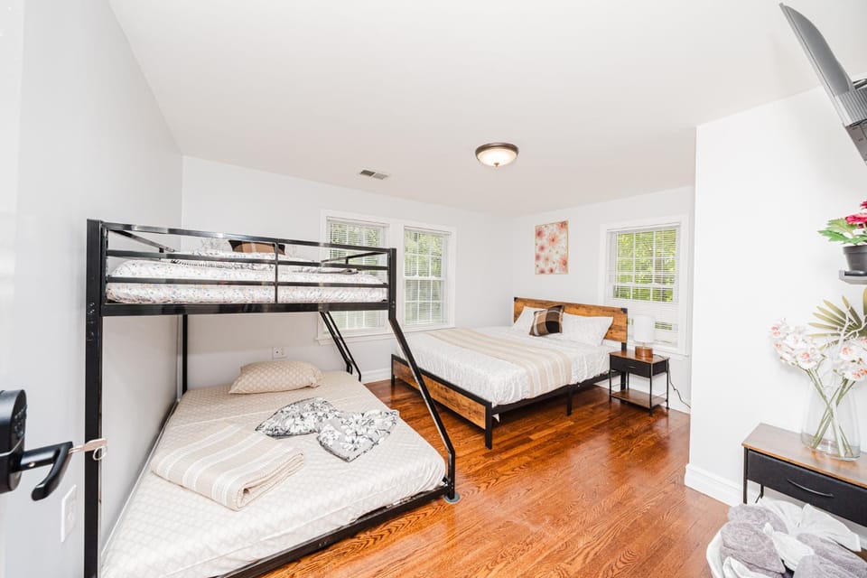 Apt 2BR Quincy Hideout w Balcony, Bathtub, TV near Wollaston Beach 74L Apartment in Quincy