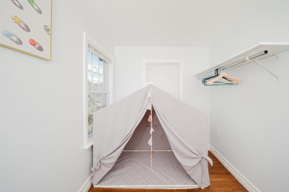 Apt 2BR Quincy Hideout w Balcony, Bathtub, TV near Wollaston Beach 74L Apartment in Quincy