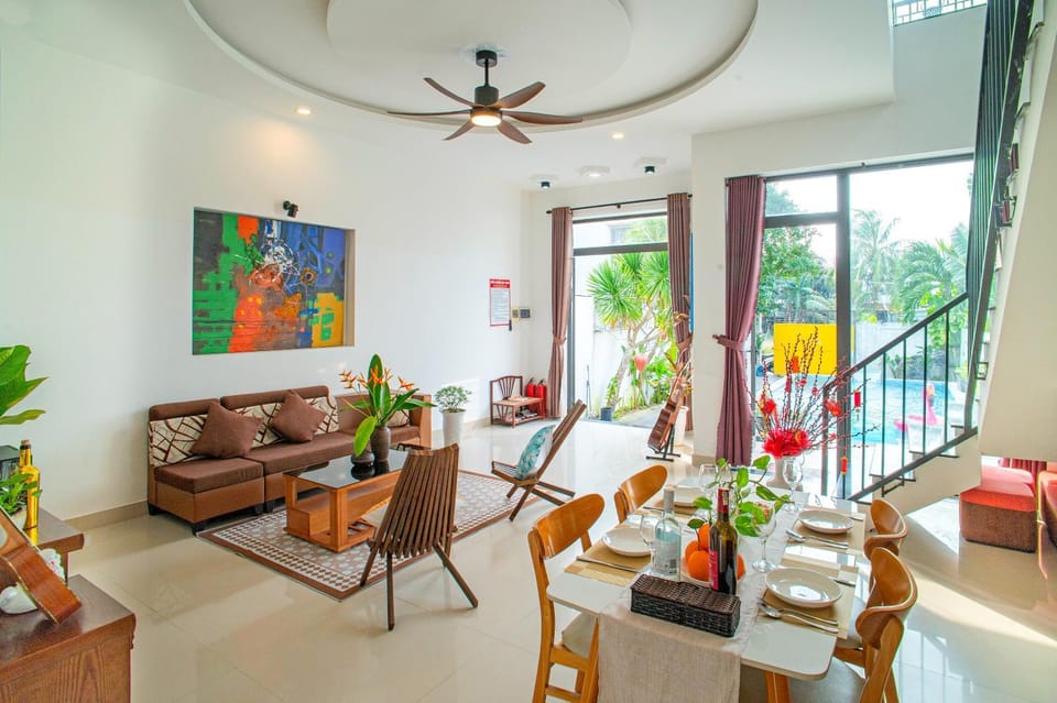 Communal lounge/ TV room, Living room, Seating area, Dining area, Area and facilities