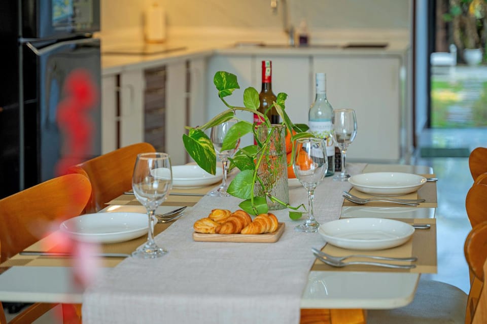 Food and drinks, Dining area, Dinner