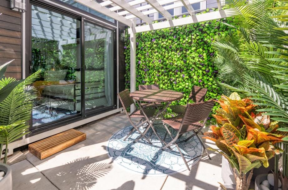 Luxury Retreat with Private Au Pair Suite House in Oakland