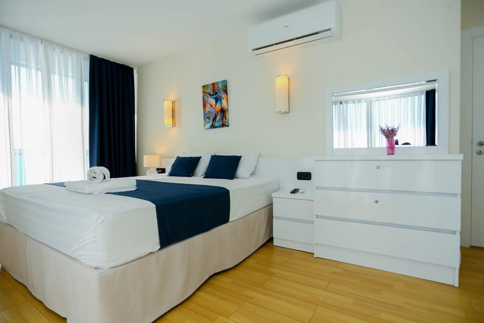 Bed, Bedroom, air conditioner