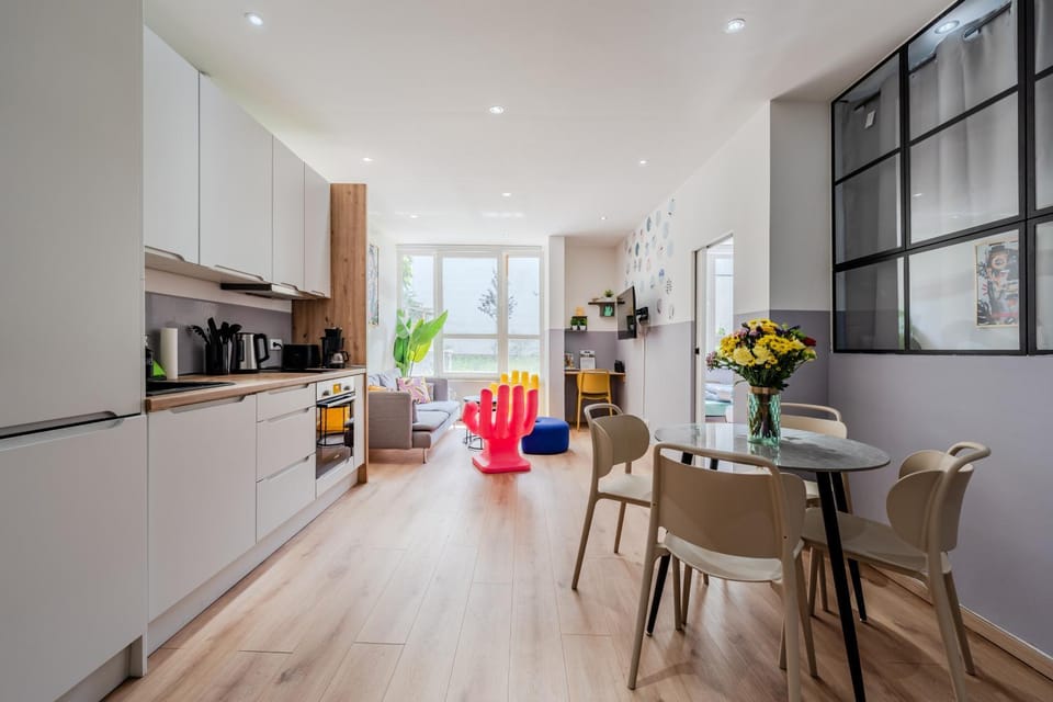 Kitchen or kitchenette, Living room, Dining area